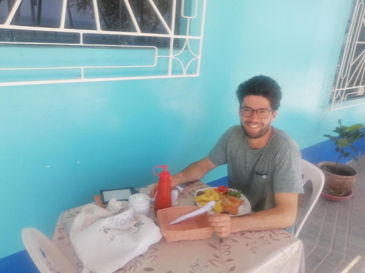 Hospedaje Restaurante El Hombre Puerto Chicama Buitenkant foto
