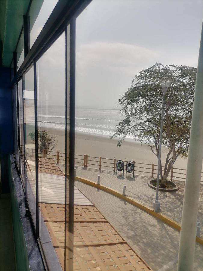 Hospedaje Restaurante El Hombre Puerto Chicama Buitenkant foto