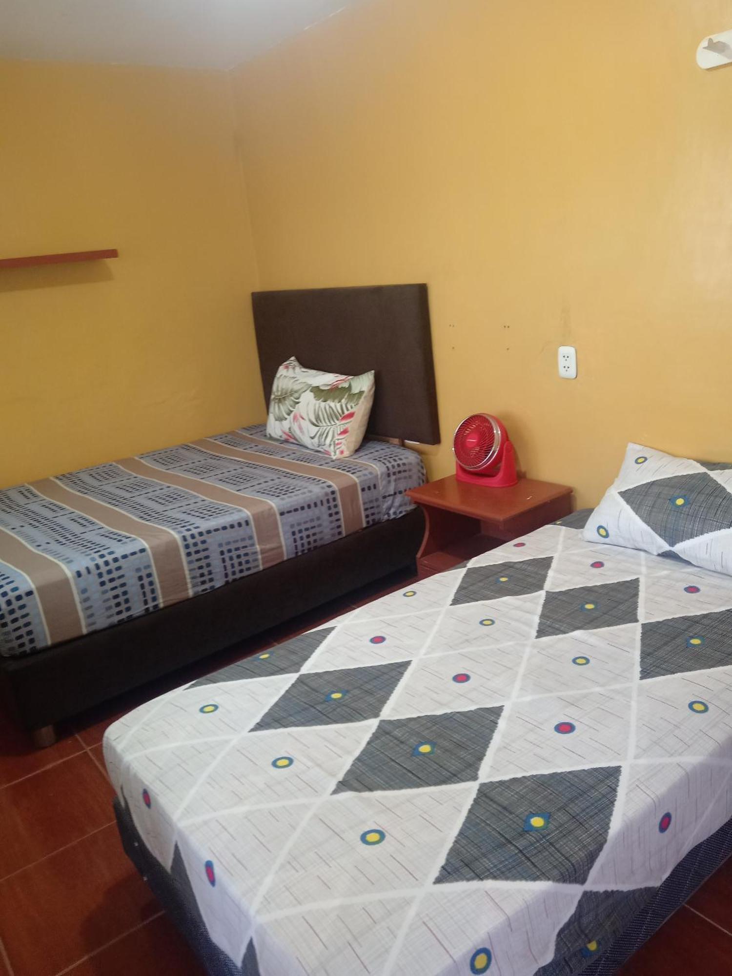 Hospedaje Restaurante El Hombre Puerto Chicama Buitenkant foto